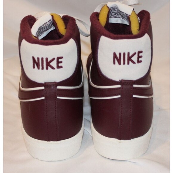 Athletic_Shoes